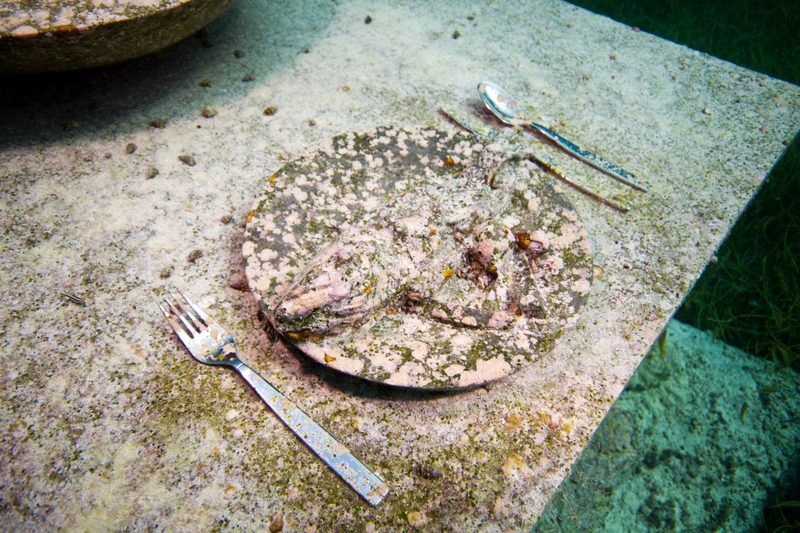 Illustration for article titled The Astonishing Treasures of Underwater Art Galleries